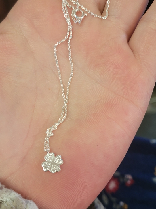 Jewelry - Delicate Four-Leaf Clover Pendant Necklace in Silver
